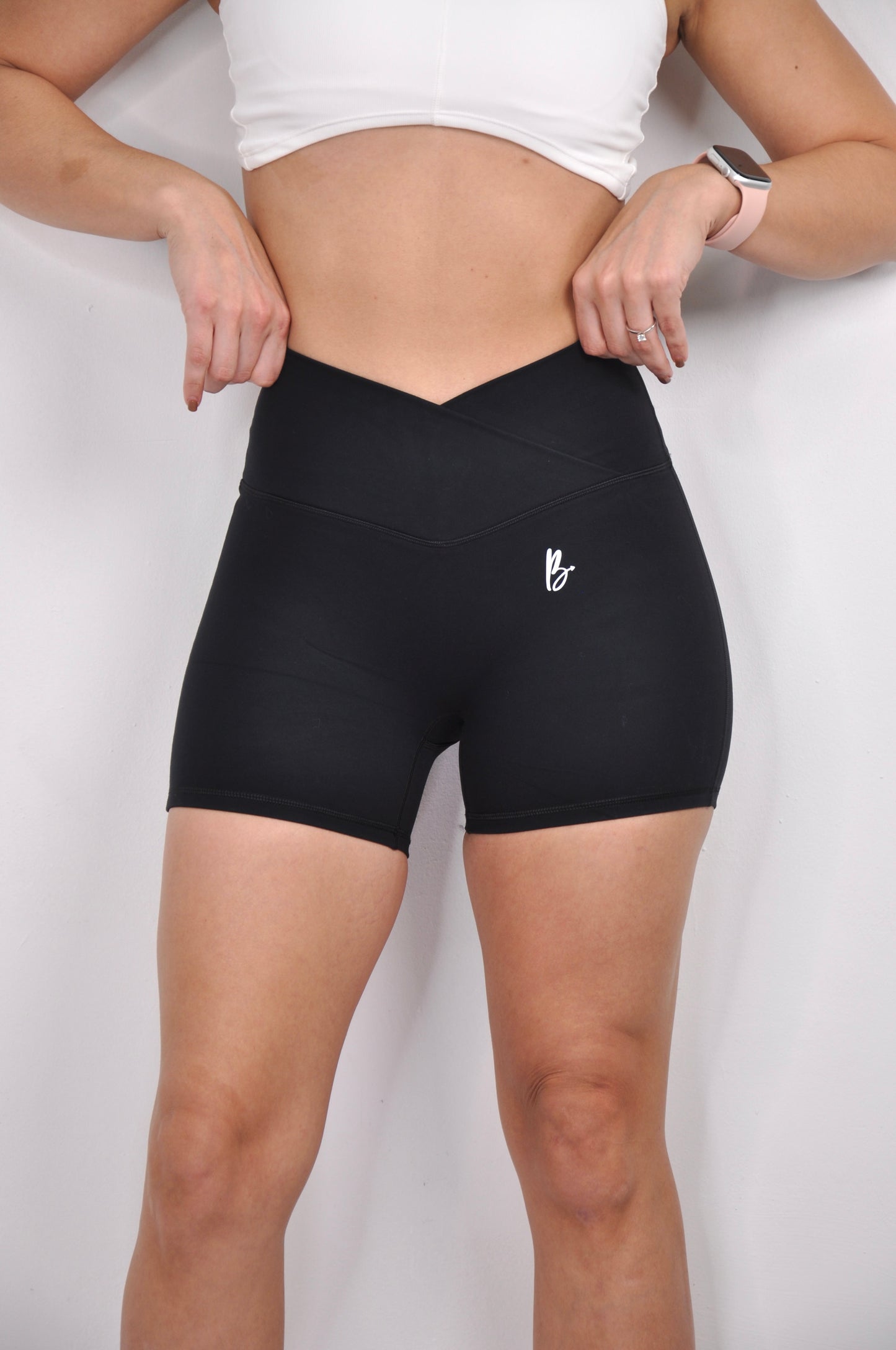 Shorts V cut con costura