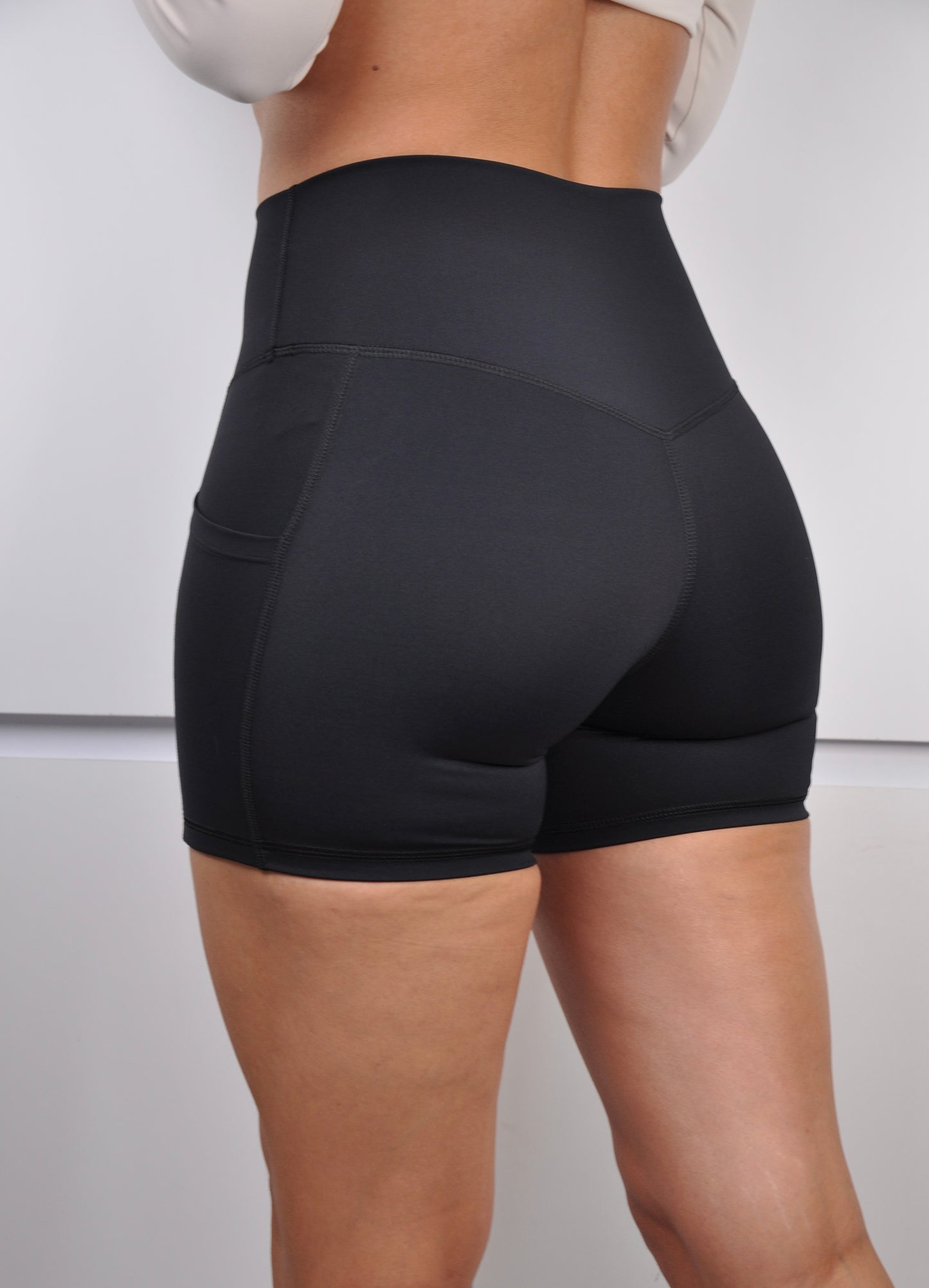 Shorts recto con bolsillos