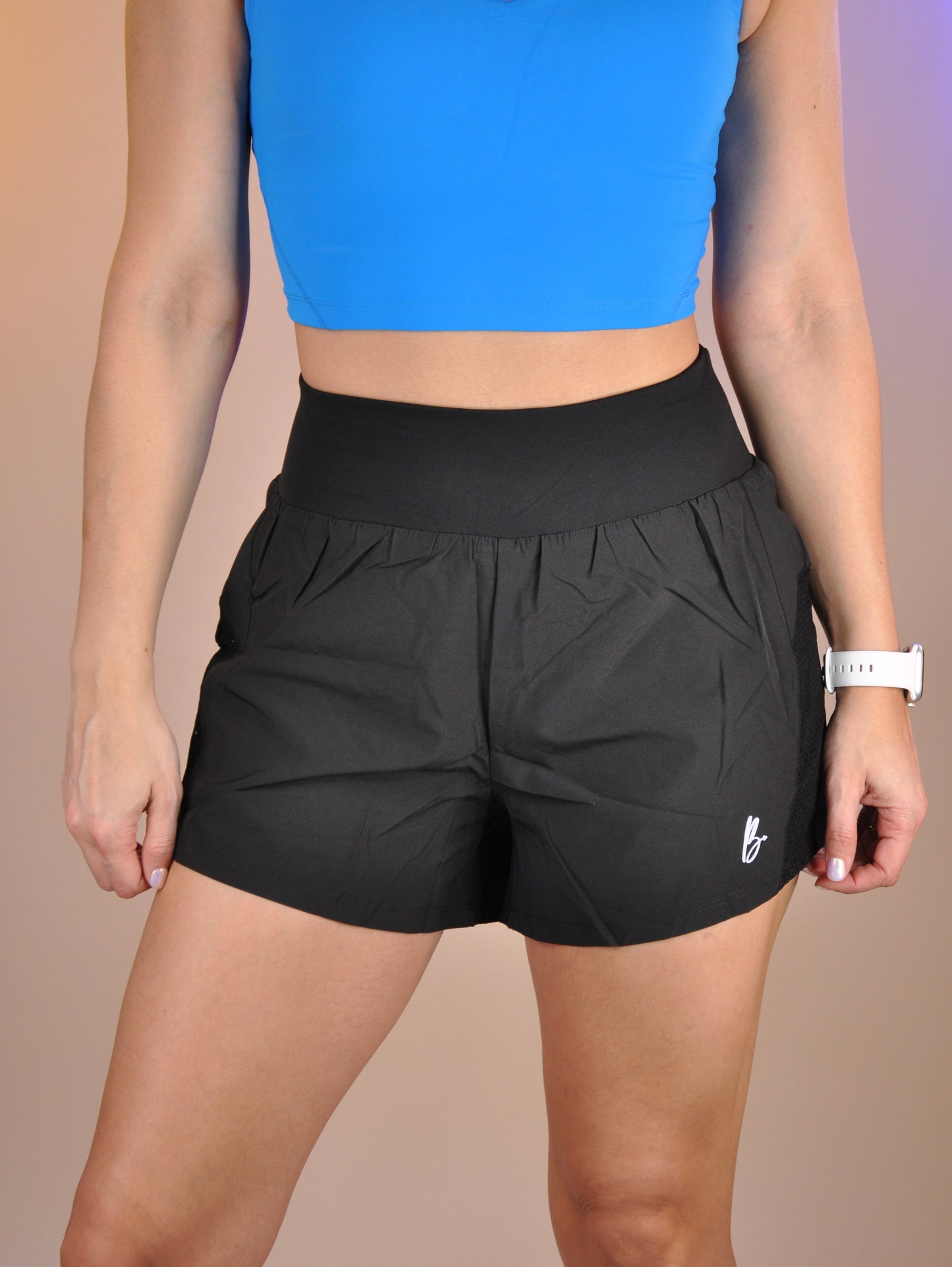 Shorts sueltos con mesh
