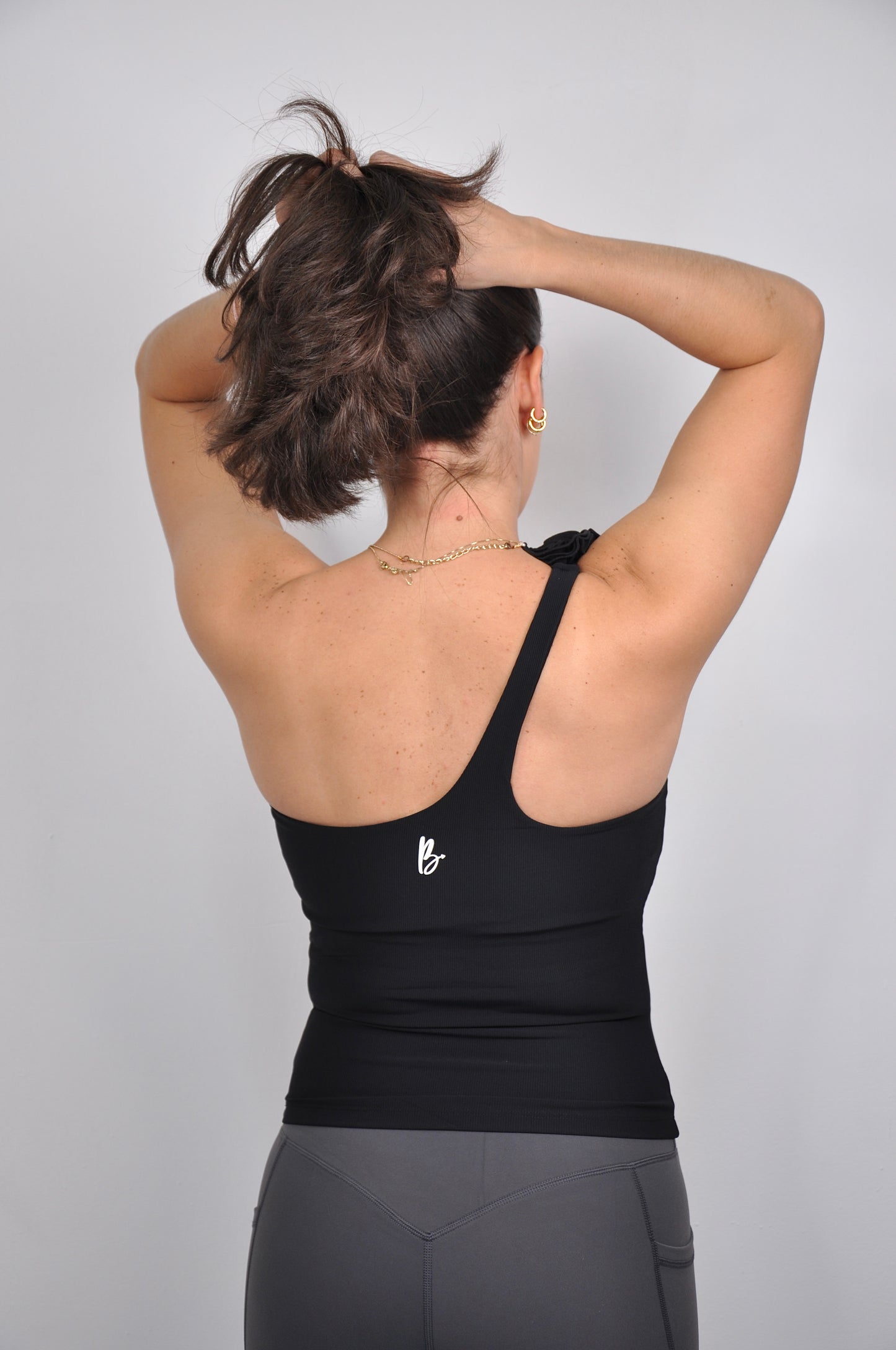 Top de lado con flor