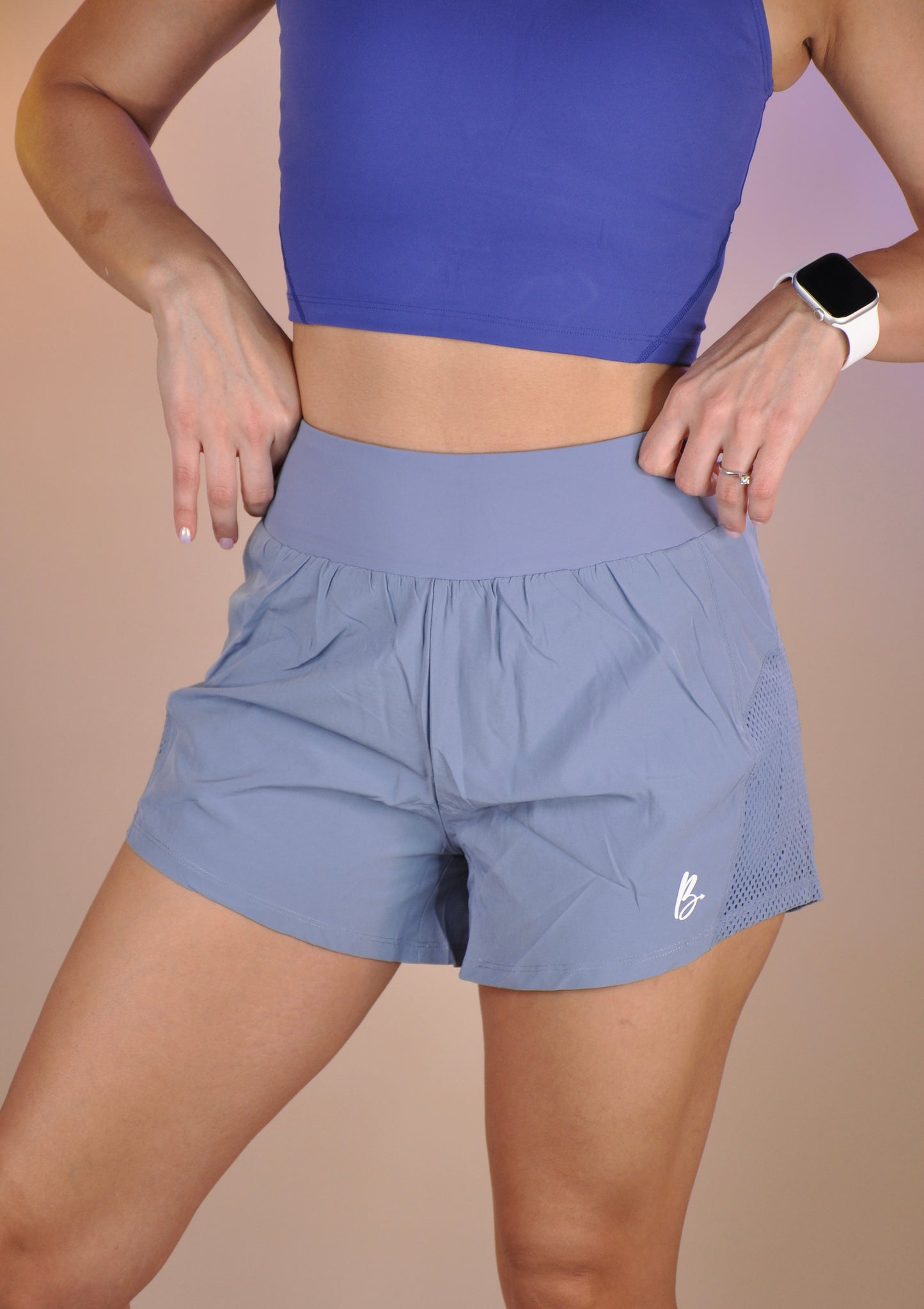 Shorts sueltos con mesh