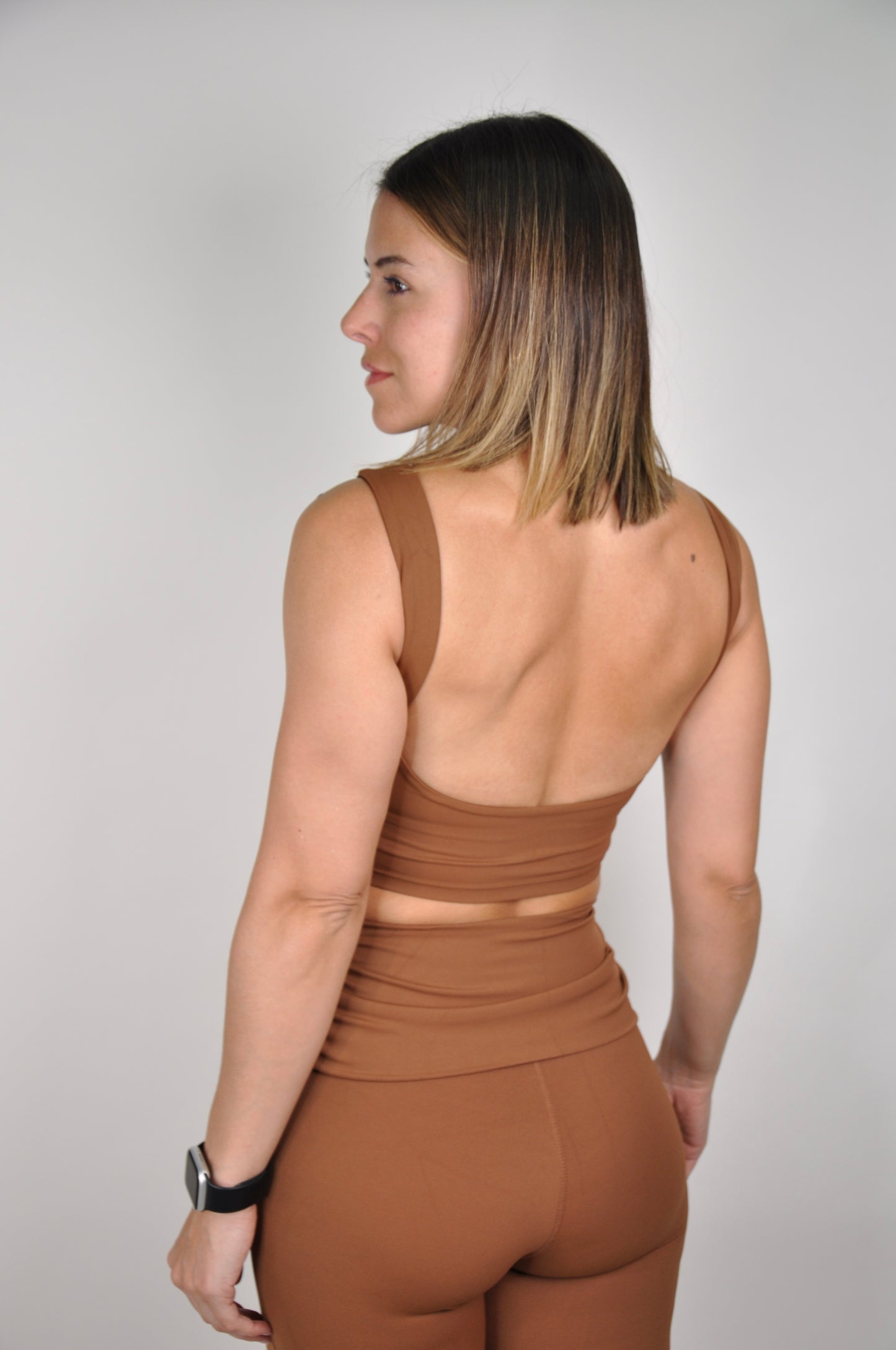 Conjunto halter backless y flared pants