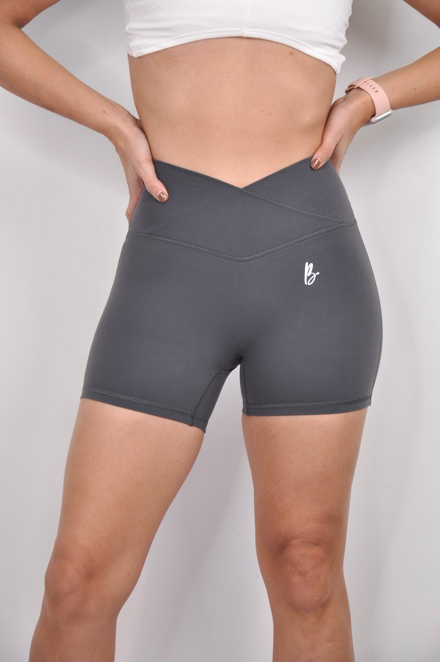 Shorts V cut con costura