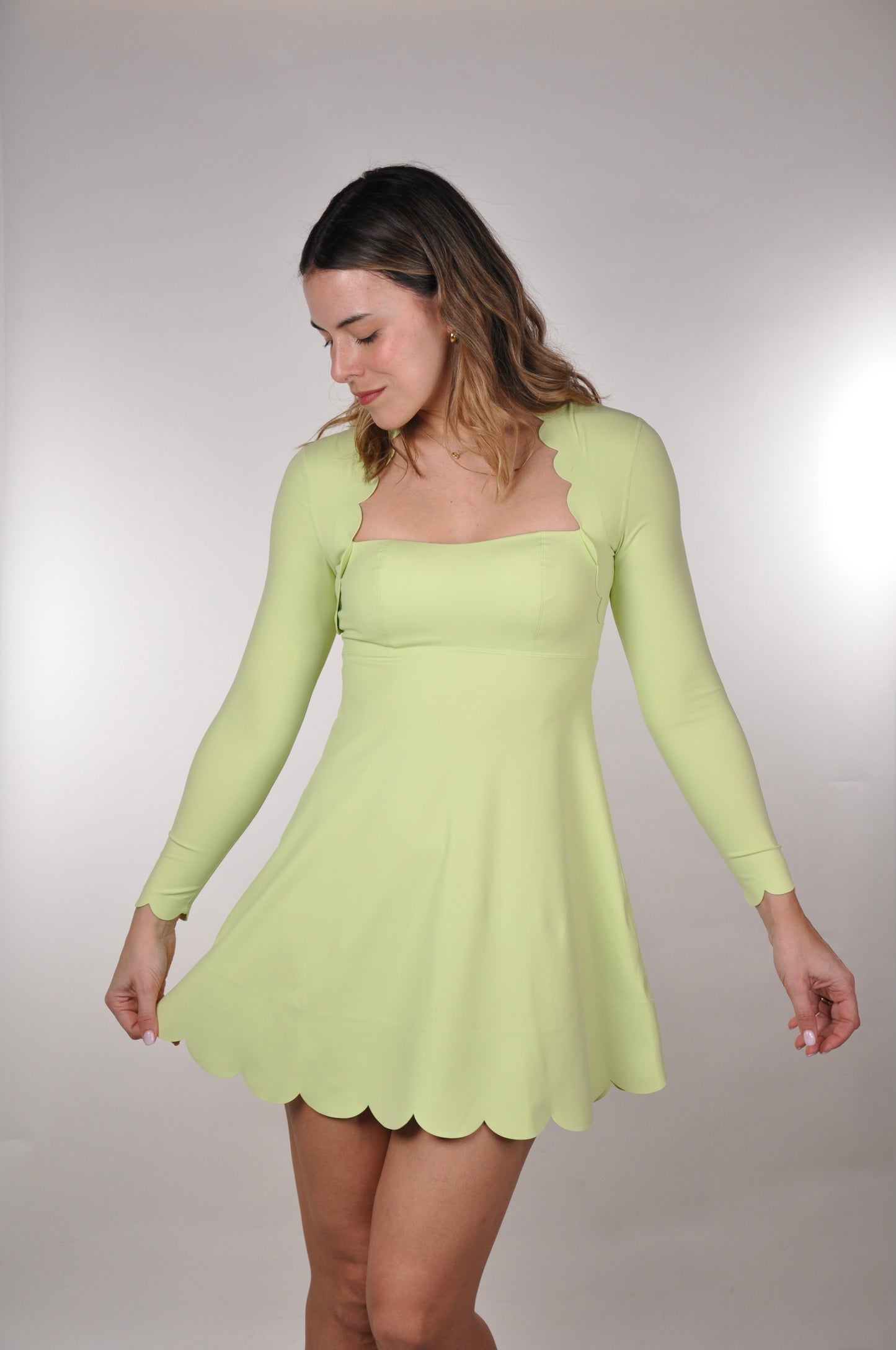 Vestido manga larga scalloped