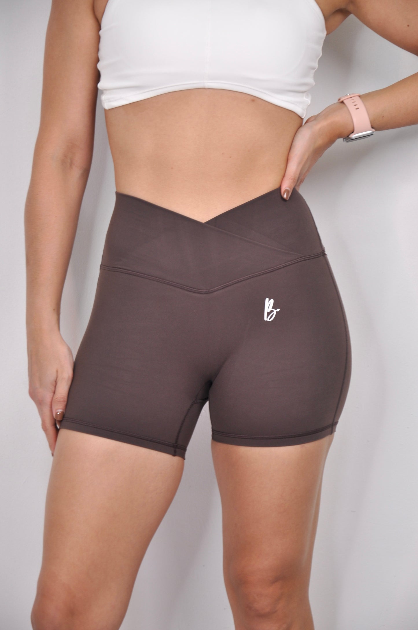 Shorts V cut con costura