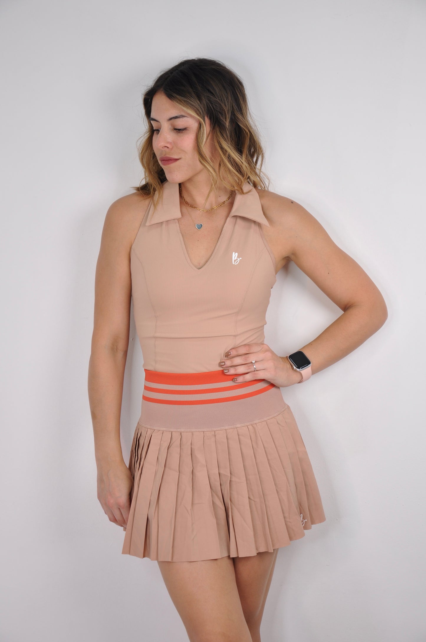 Conjunto top con cuello y falda plisada