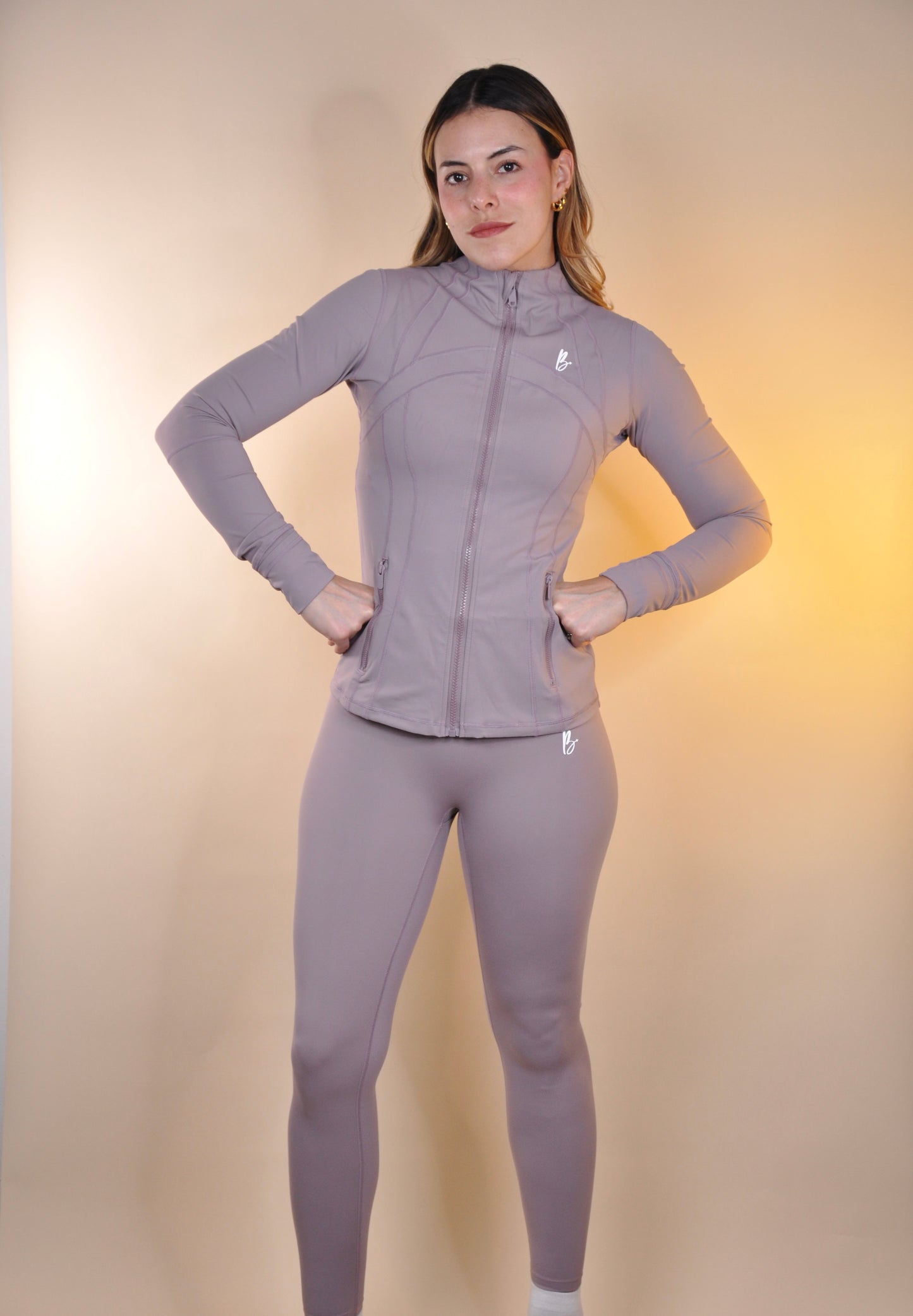 Conjunto define jacket y leggings