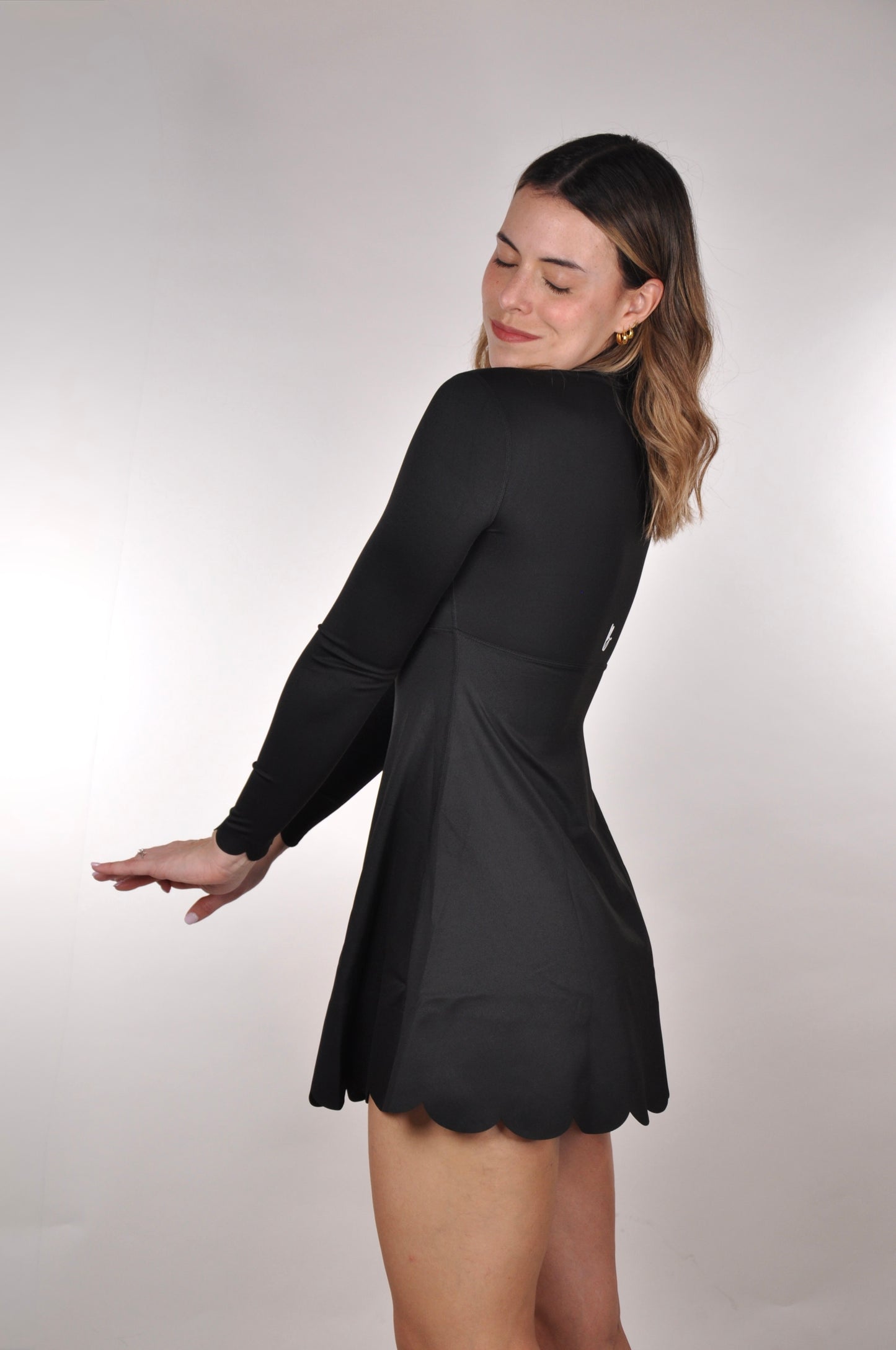 Vestido manga larga scalloped
