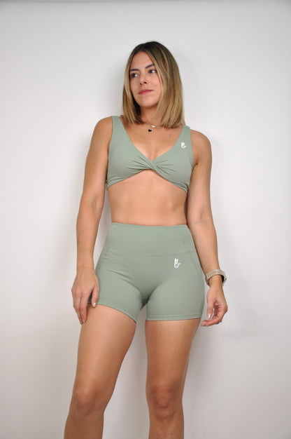Conjunto top twisted y shorts