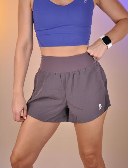 Shorts sueltos con mesh