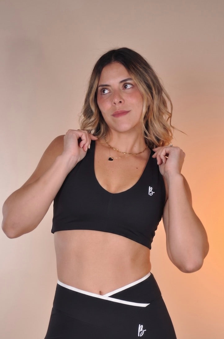 Sport bra twisted back