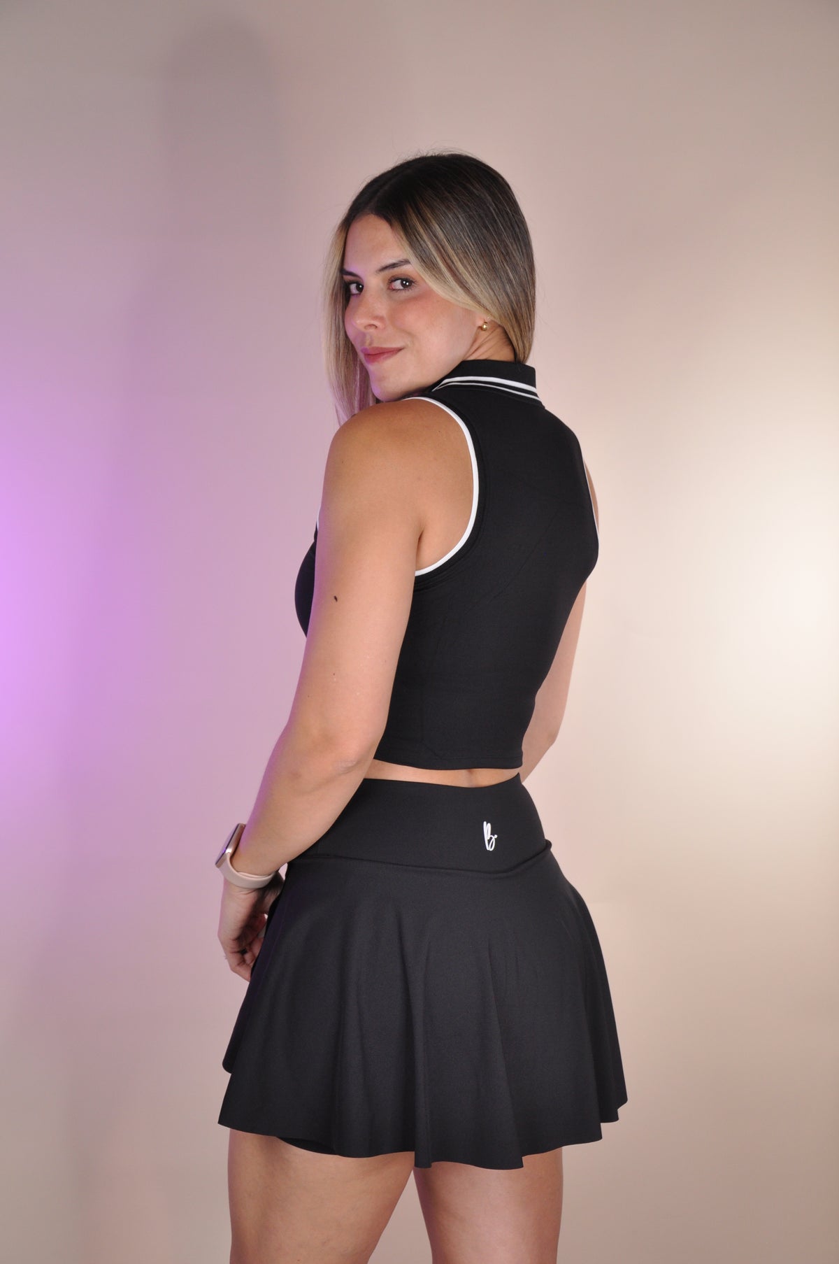 Conjunto top con cuello y falda asimetrica