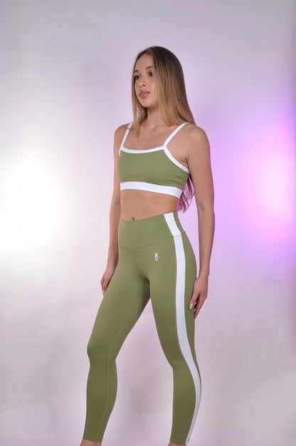 Conjunto con lineas y leggings