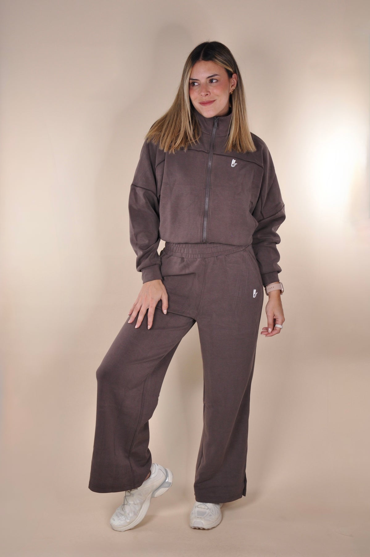 Conjunto de jacket y sweatpants abiertos