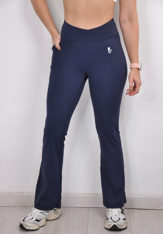 Flared pants V cut con bolsillos