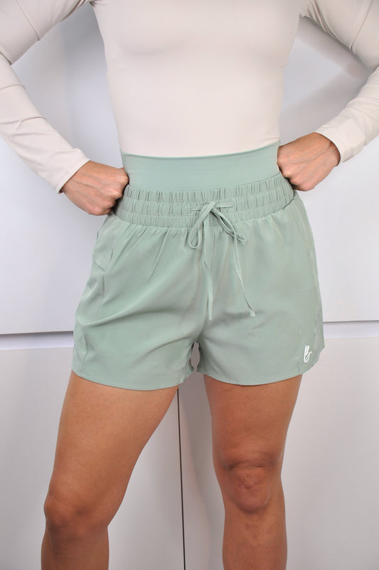 Shorts sueltos con banda