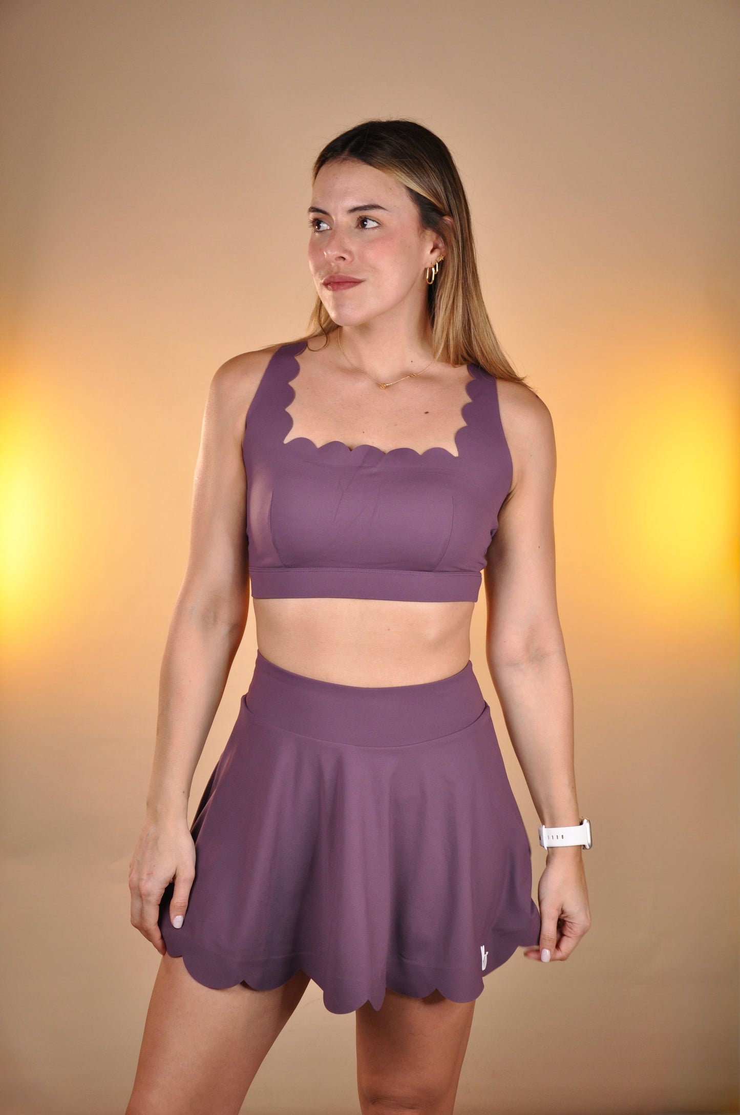 Conjunto top cruzado scalloped y falda