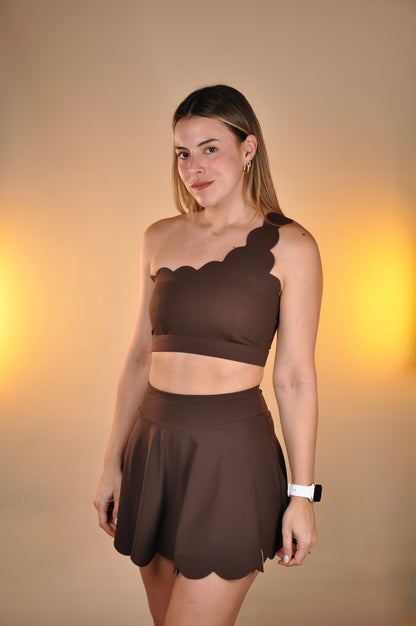 Conjunto top de lado scalloped y falda