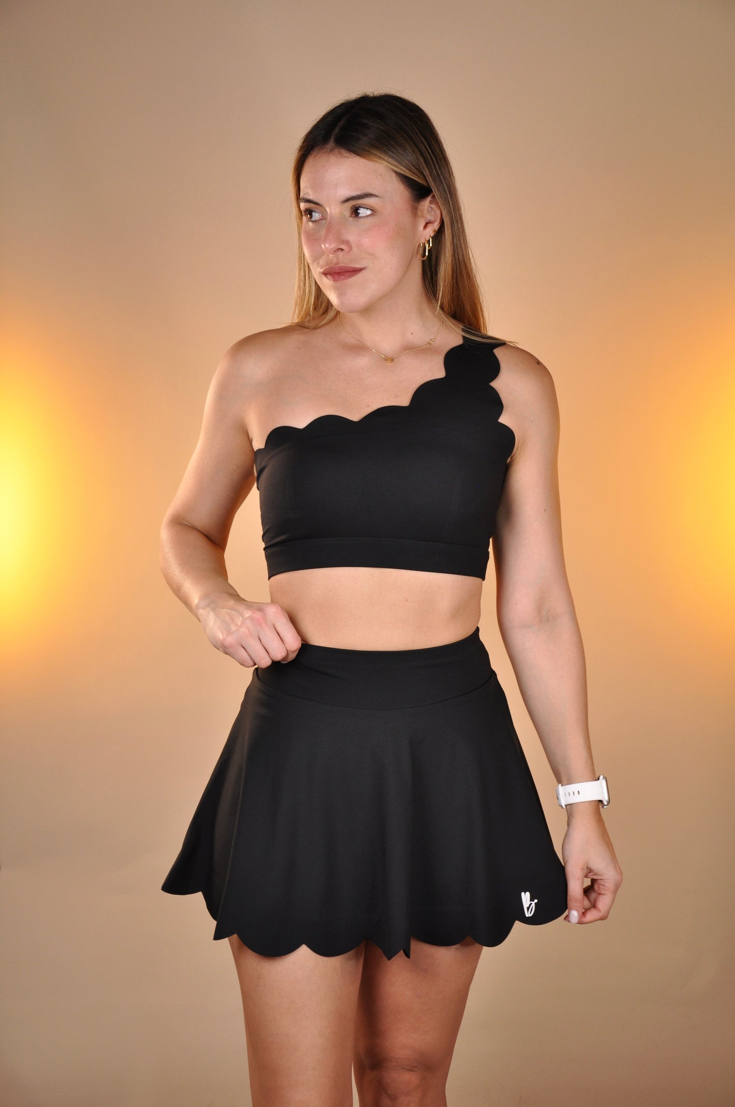 Conjunto top de lado scalloped y falda