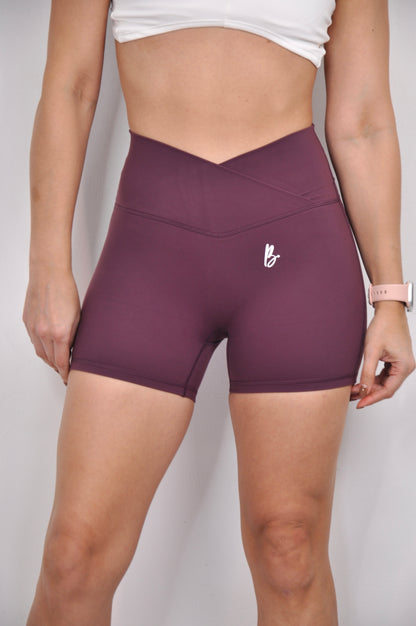 Shorts V cut con costura