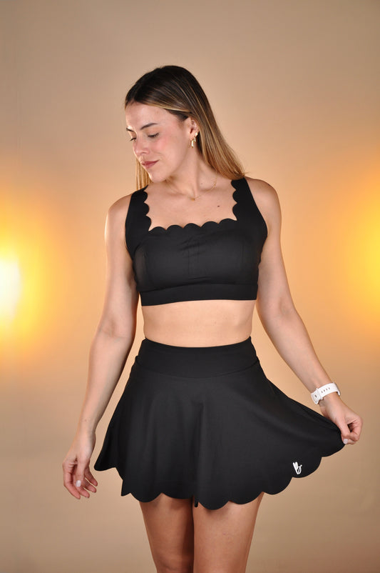 Conjunto top cruzado scalloped y falda