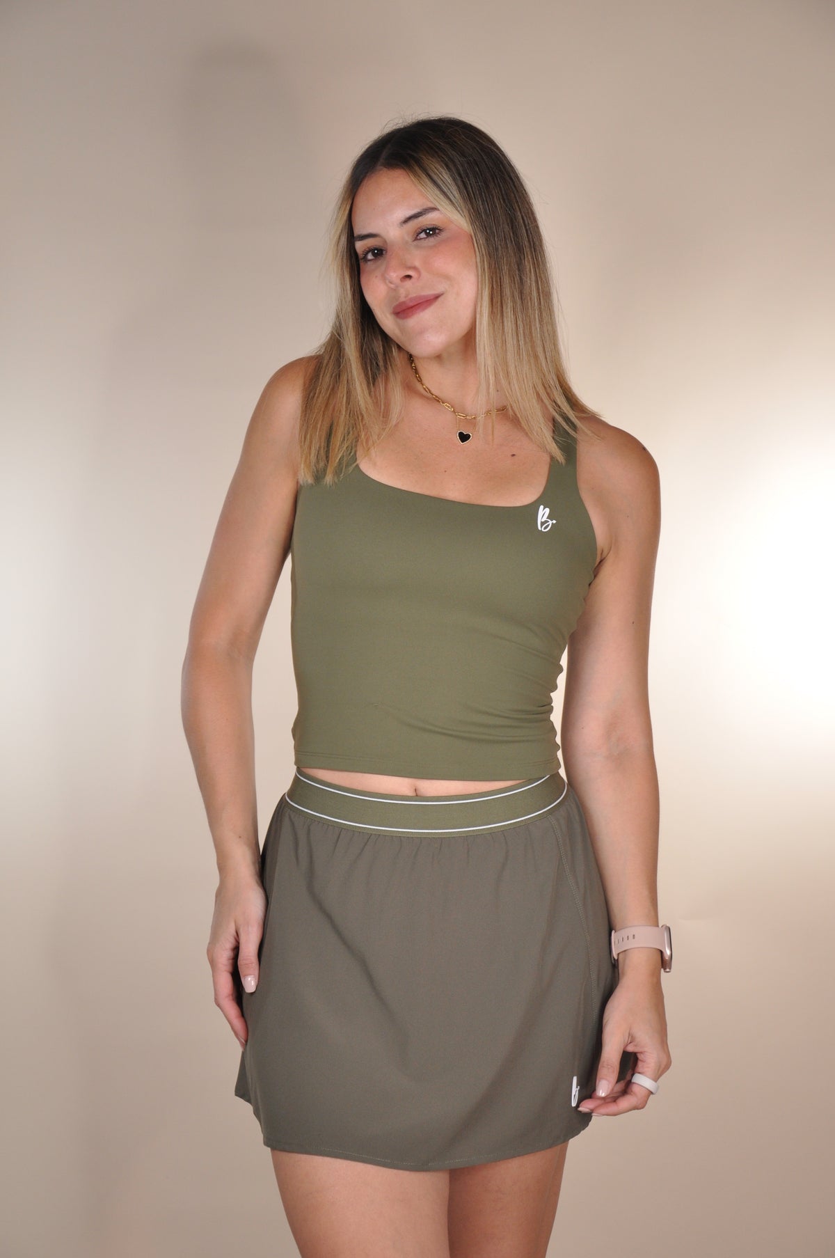 Conjunto top largo y falda con borde