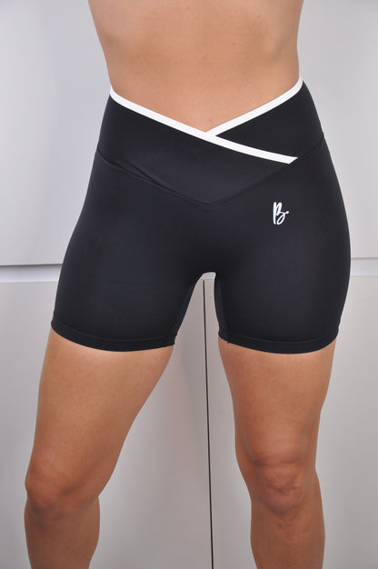 Shorts V cut borde