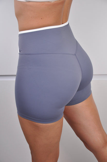 Shorts V cut borde