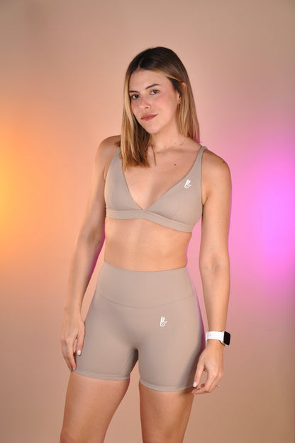 Conjunto top triángulo y shorts
