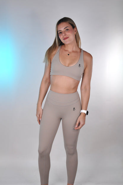 Conjunto twisted back y leggings