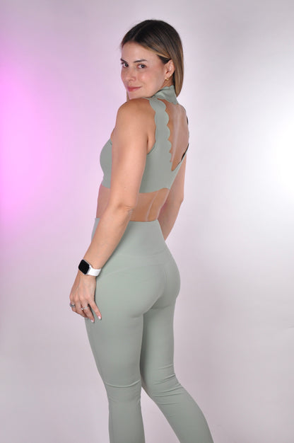 Conjunto halter backless scalloped y leggings