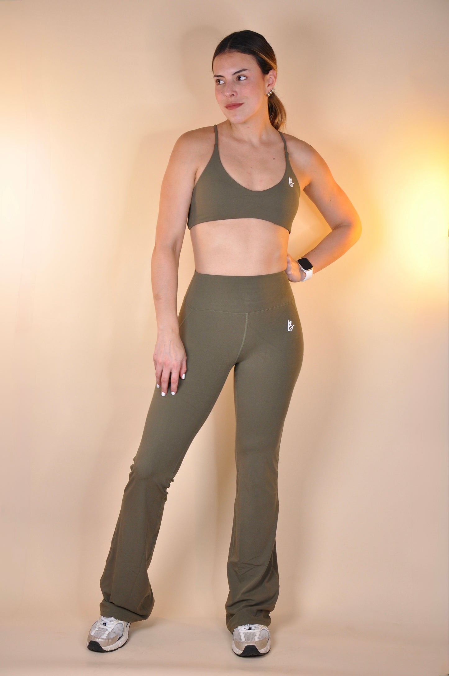 Conjunto backless y flared pants