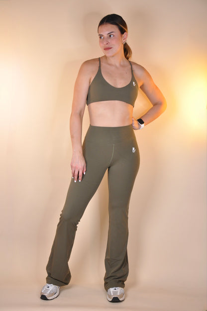 Conjunto backless y flared pants