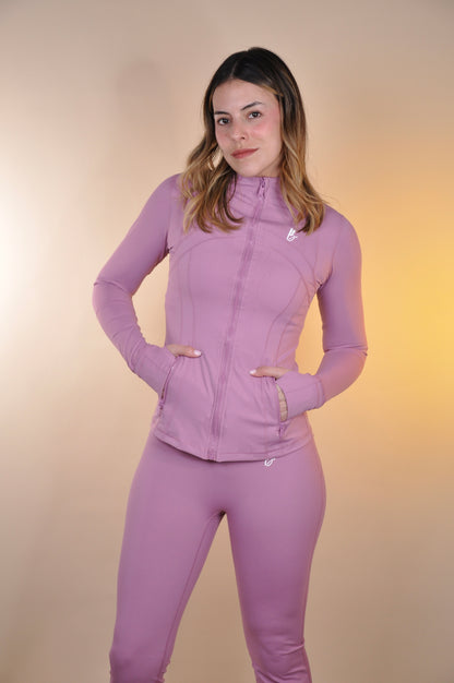 Conjunto define jacket y flared pants