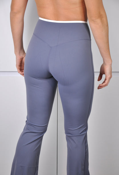 Flared pants V cut borde