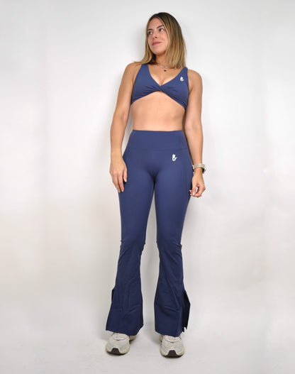 Conjunto twisted y flared pants abiertos