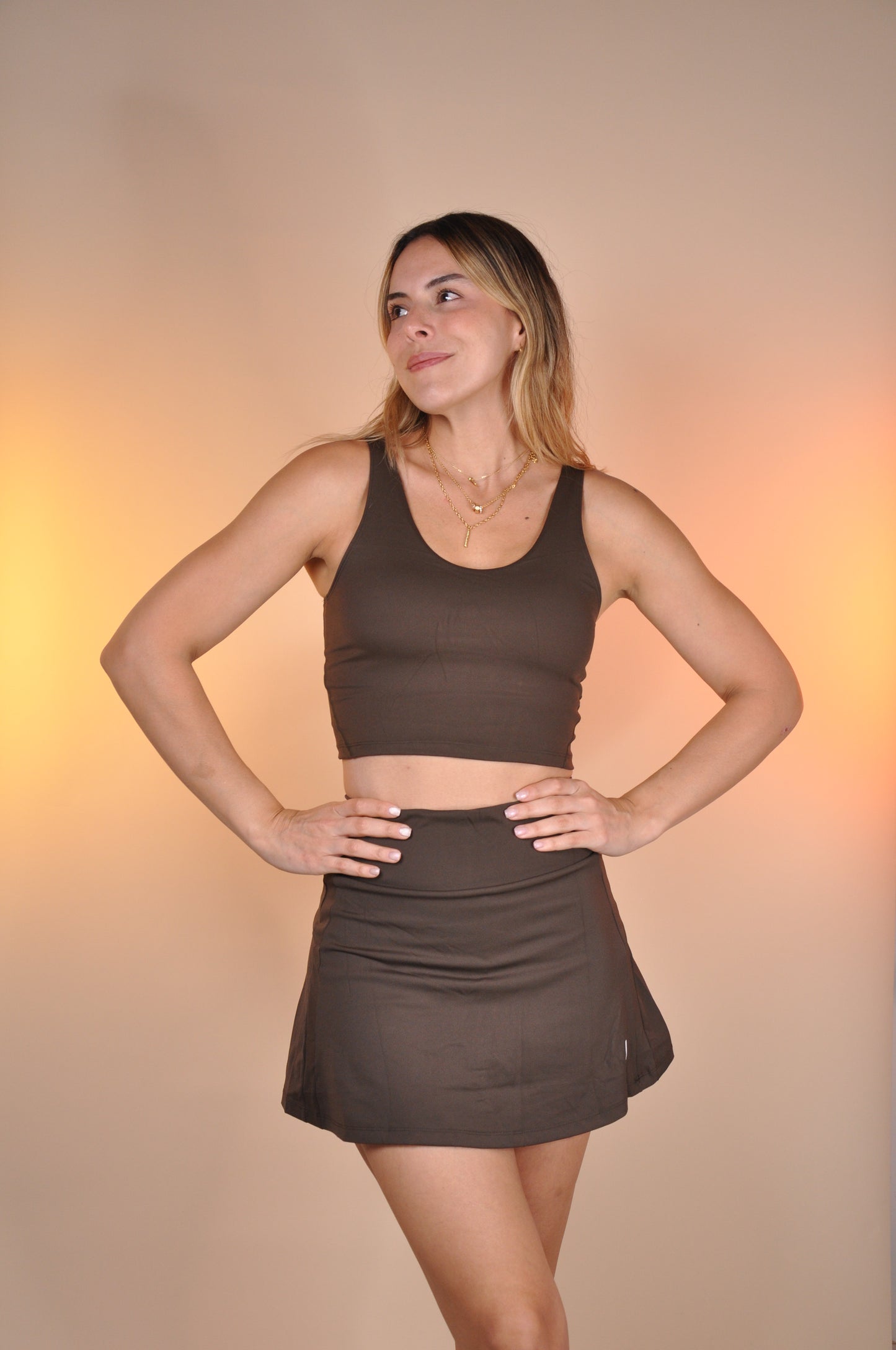 Conjunto curved y falda semi plisada