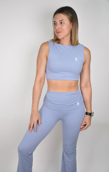 Conjunto halter backless y flared pants
