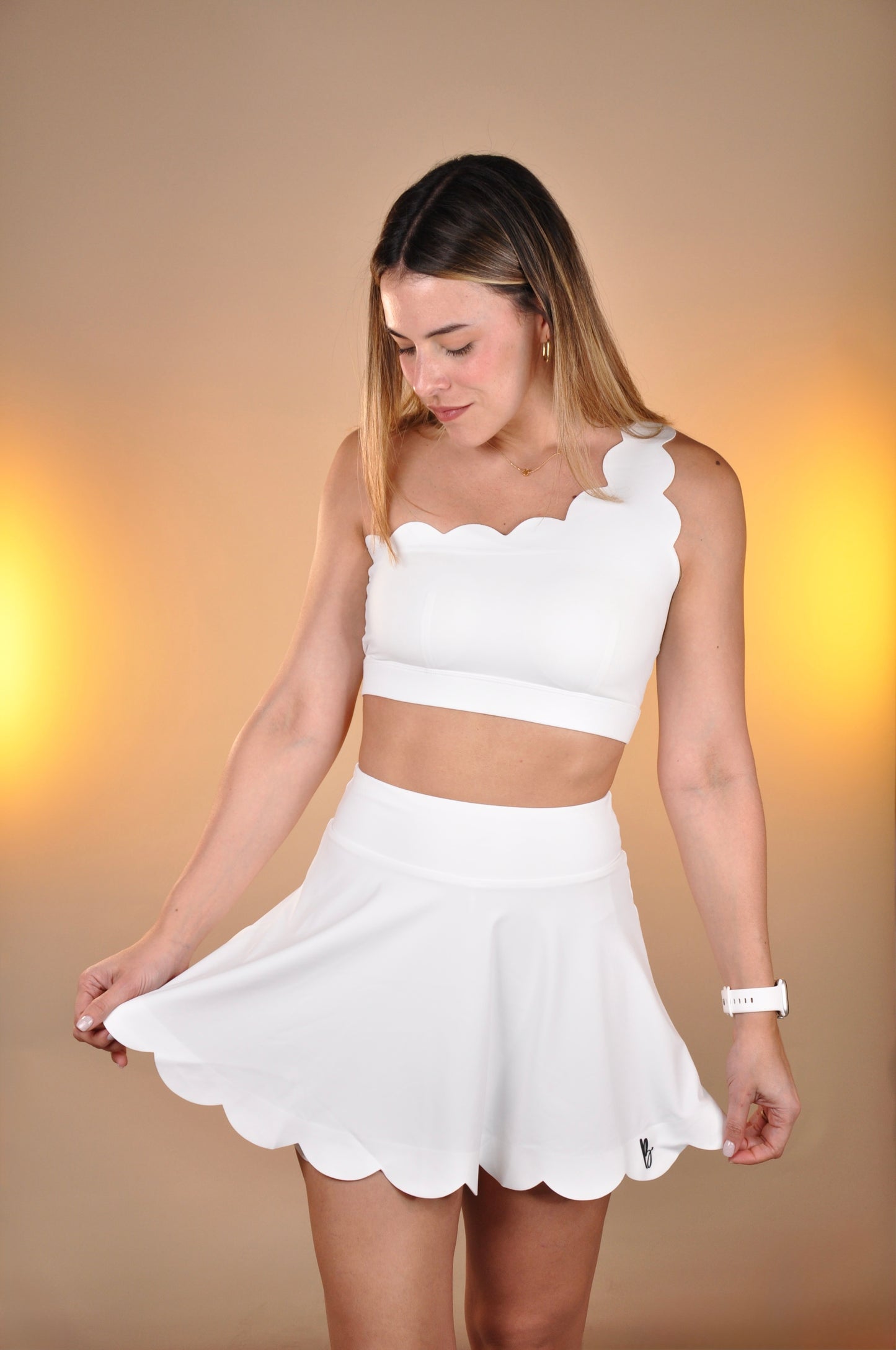 Conjunto top de lado scalloped y falda
