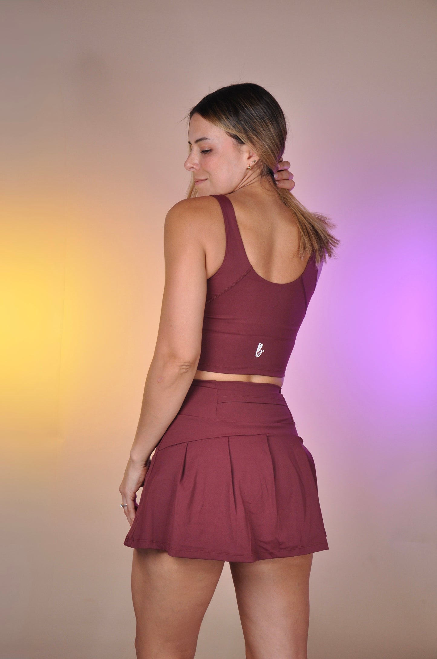 Conjunto curved y falda semi plisada