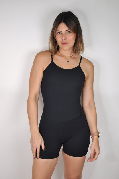 Enterizo de shorts cruzado