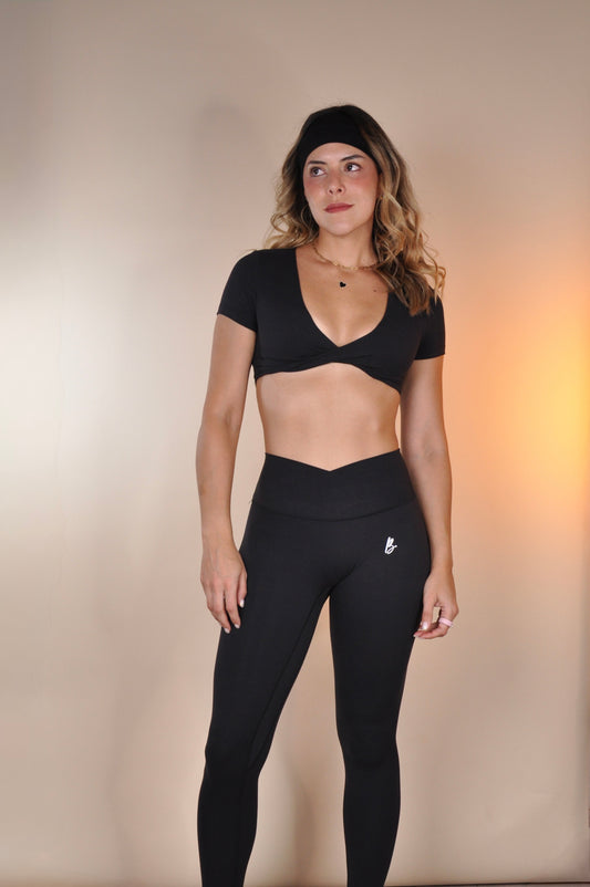 Conjunto manga corta twisted y leggings