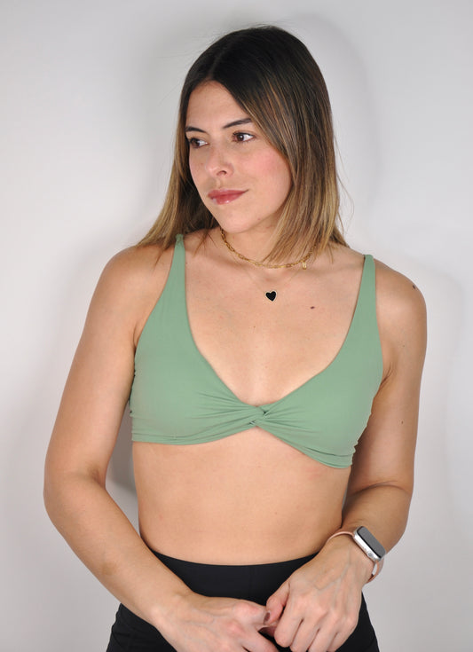 Sport bra twisted