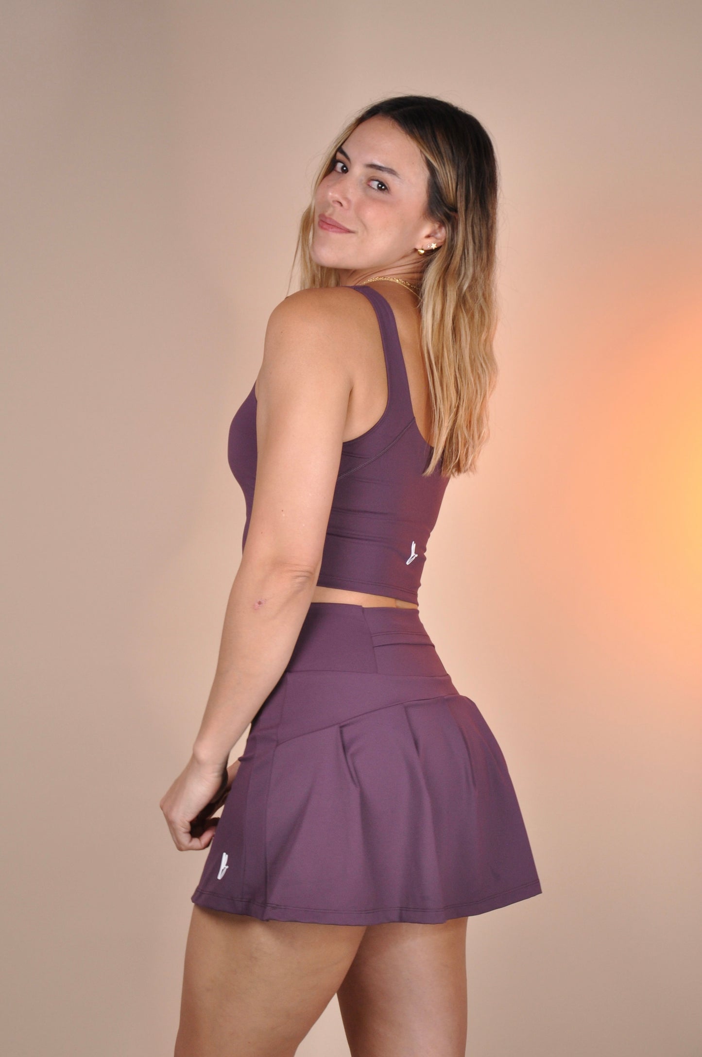 Conjunto curved y falda semi plisada