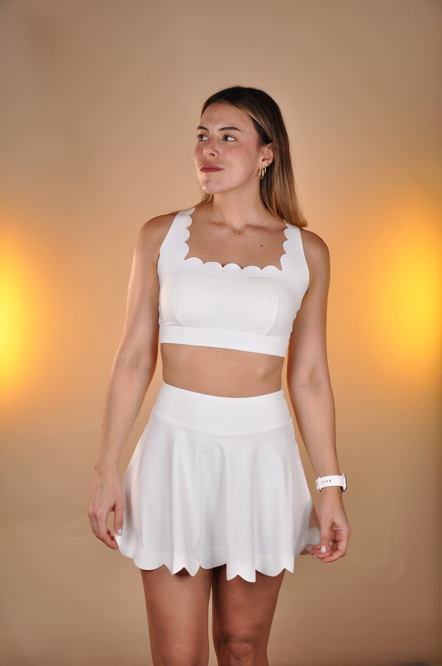 Conjunto top cruzado scalloped y falda