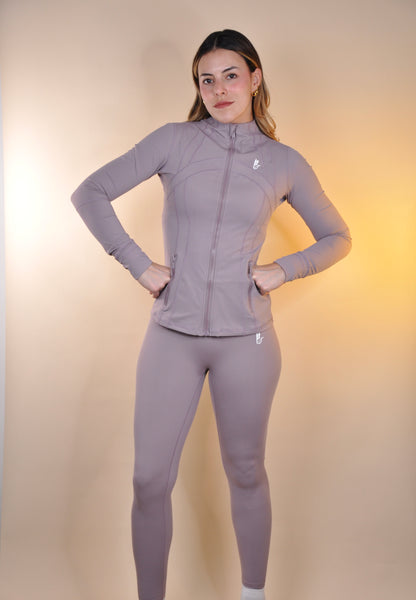 Conjunto define jacket y leggings