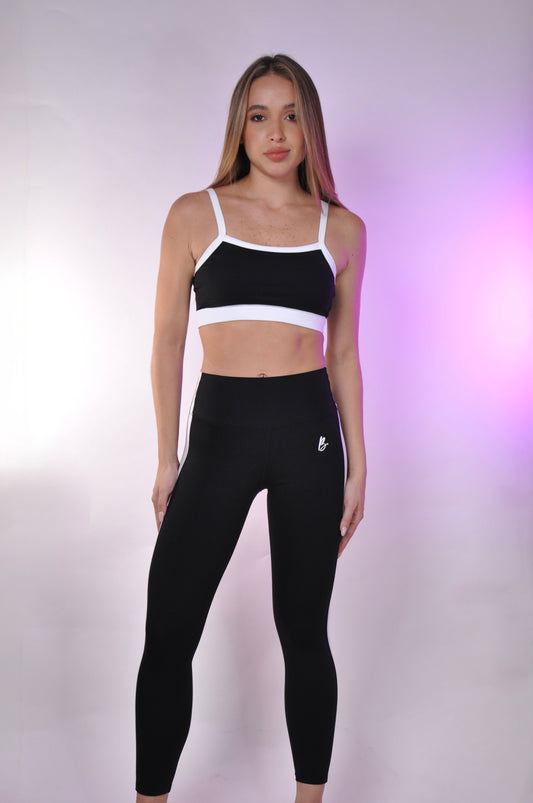 Conjunto con lineas y leggings