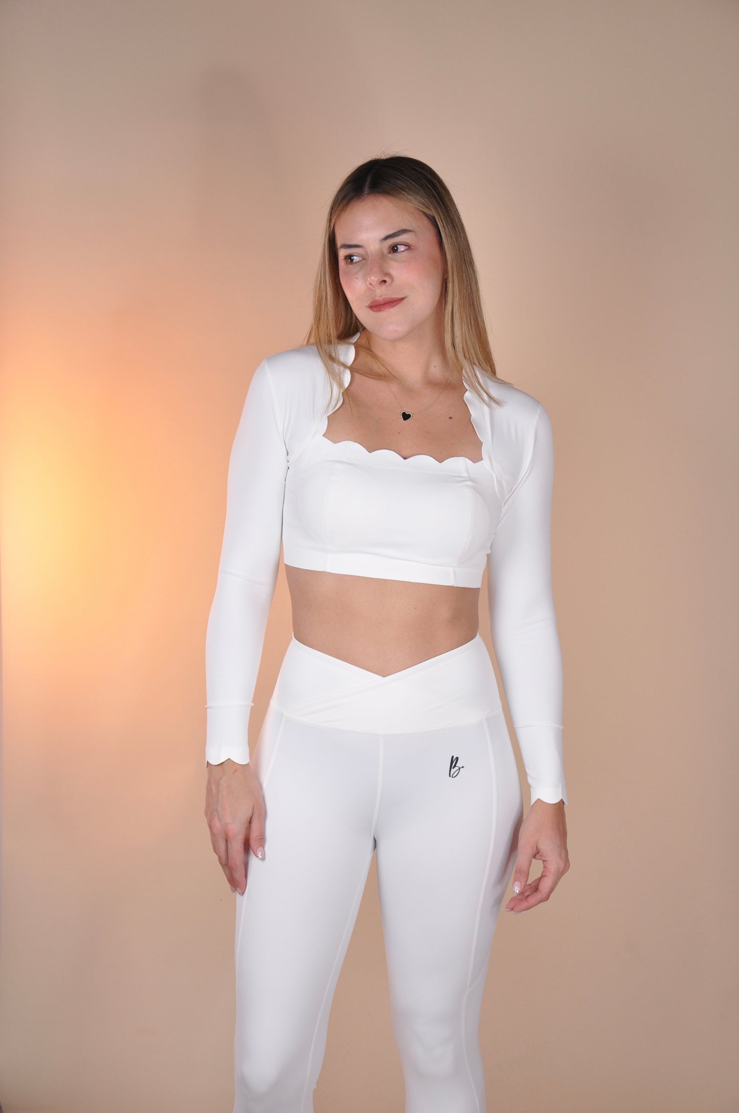 Conjunto manga larga scalloped y leggings V cut