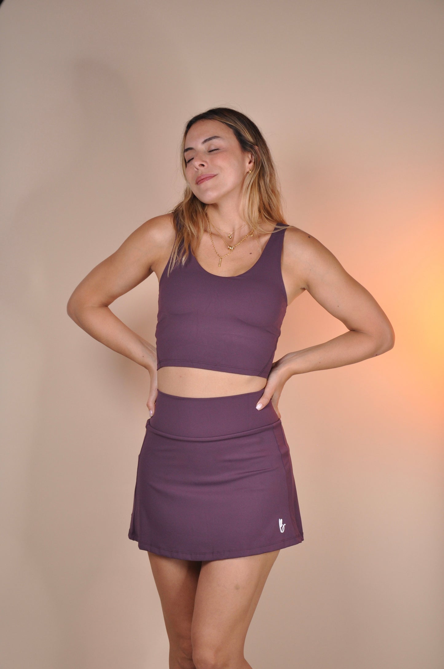 Conjunto curved y falda semi plisada