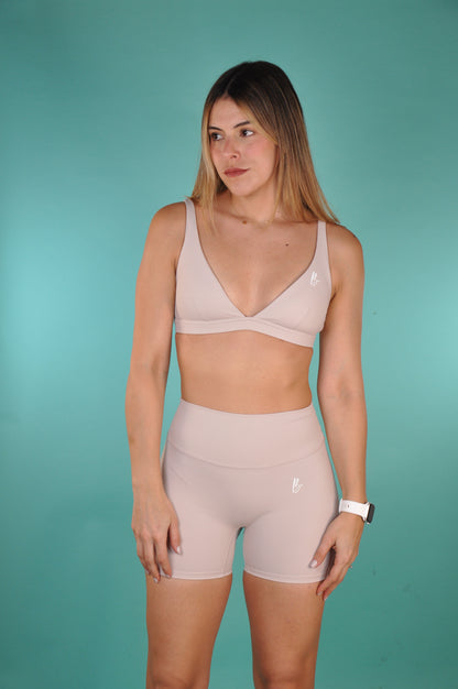 Conjunto top triángulo y shorts